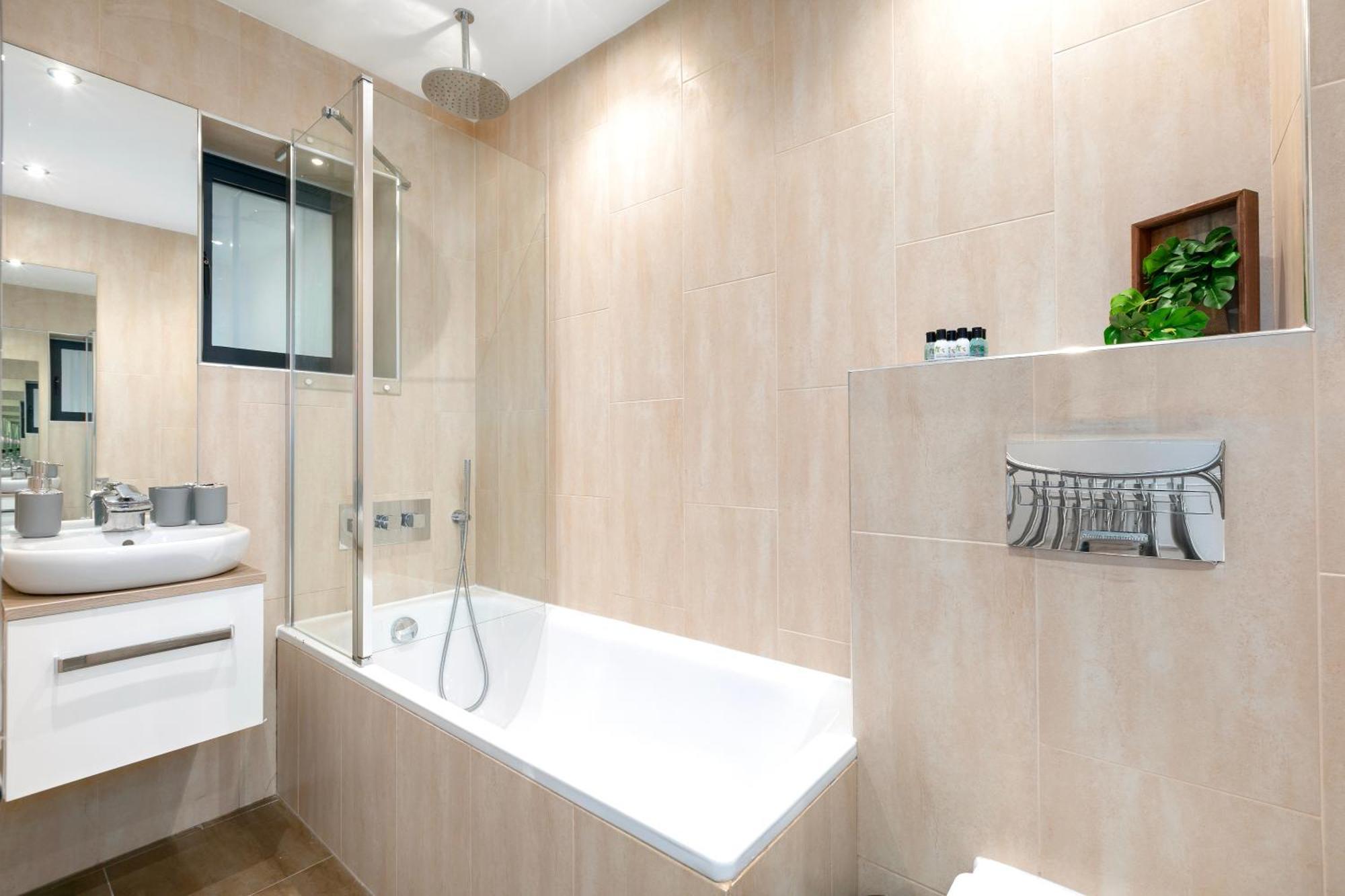 Angel 2br 2bath Balcony Duplex Flat